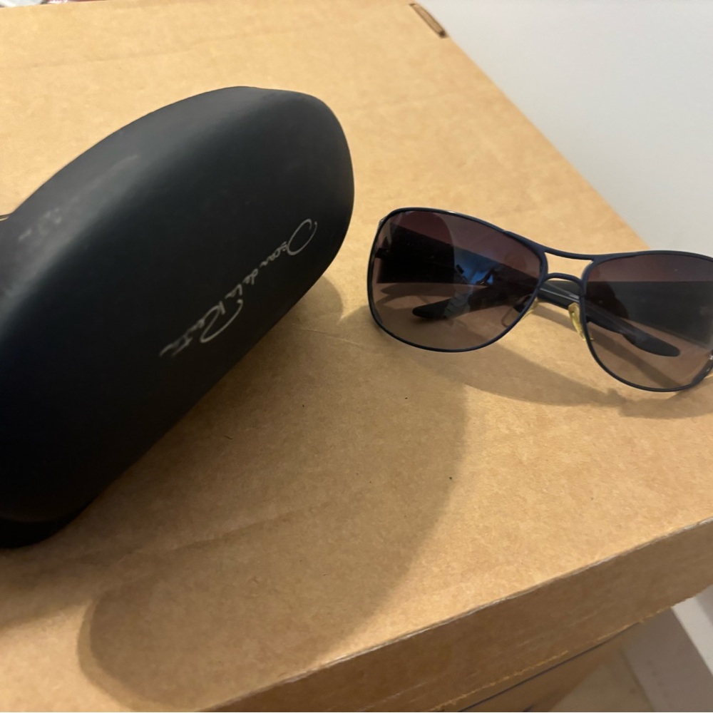 Oscar de la Renta sunglasses